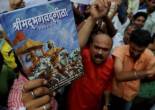 Protest of VHP supporters in Mumbai holding Gita in Hand. Pic. AFP.