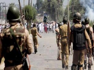 Muslims in Kashmir hold Pakistan Flag and anti India stand.