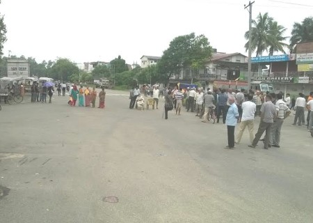 Bandh enforcers gather at a road in Chitwan on Wednesday, July 29, 2015. The bandh was called by the Save Hindu Nation Struggle Committee demanding reinstatement of Nepal as a Hindu state in the new constitution. Photo Courtesy: Tilak Rimal, HT.