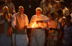 modi-ganga-aarti-varanasi