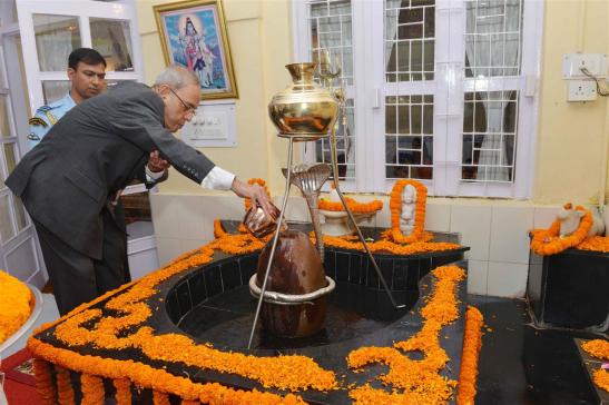 The President of India, Shri Pranab Mukherjee visiting PBG Mandir on the occasion of Maha Shivratri at President's Estate on March 7, 2016.