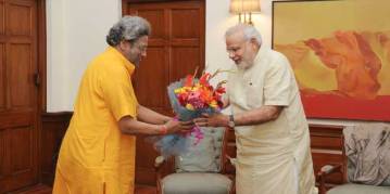 pranav-pandya-with-pm