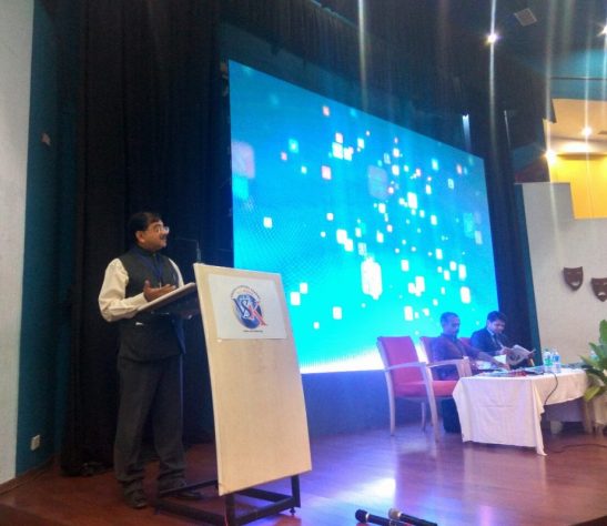 cyzqqhzukaawms7-922x800