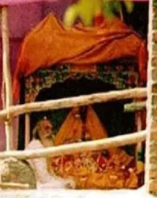 Ramlalla in Tent with Satyendra Das